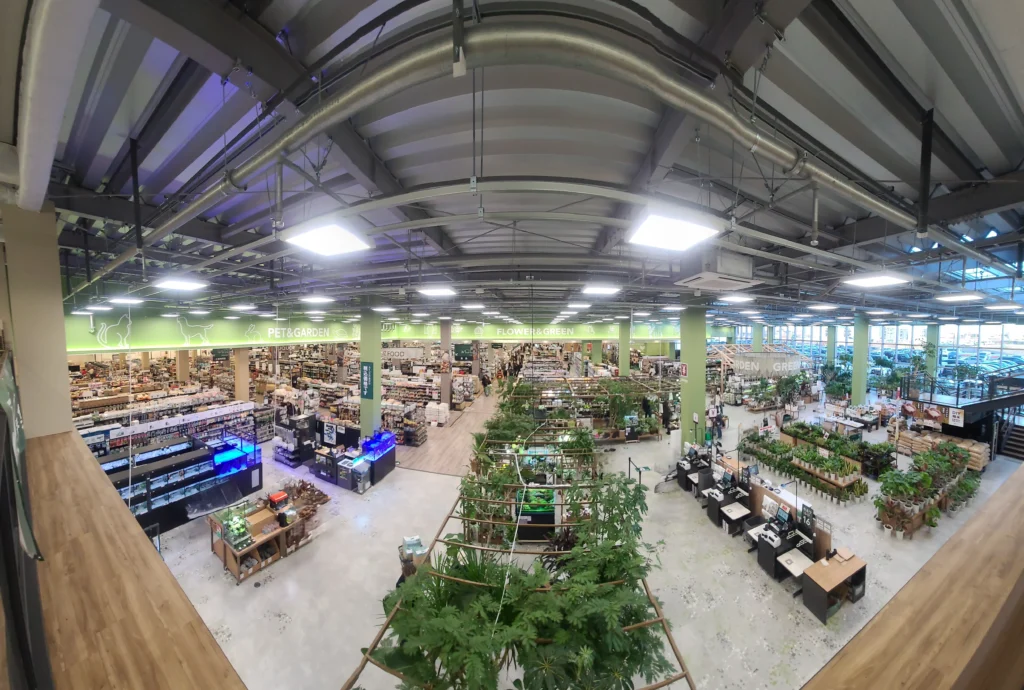 店内を2階から撮影した写真